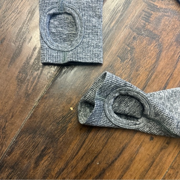 Gymshark Women’s Seamless Cropped Long Sleeve Top Gray Athletic Workout S <196>> - Picture 8 of 9